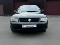 Volkswagen Passat 1996 года за 1 950 000 тг. в Семей