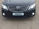 Toyota Camry 2007 года за 7 300 000 тг. в Семей