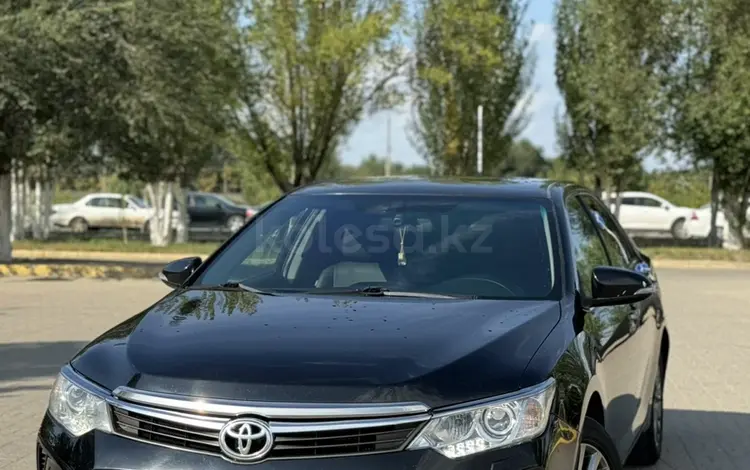 Toyota Camry 2015 года за 10 600 000 тг. в Актобе