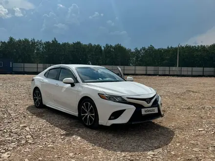 Toyota Camry 2019 года за 13 000 000 тг. в Петропавловск – фото 2