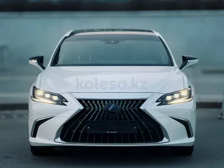 Lexus ES 300h 2021 года за 25 000 000 тг. в Алматы