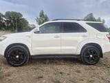 Toyota Fortuner 2010 года за 9 000 000 тг. в Усть-Каменогорск – фото 2