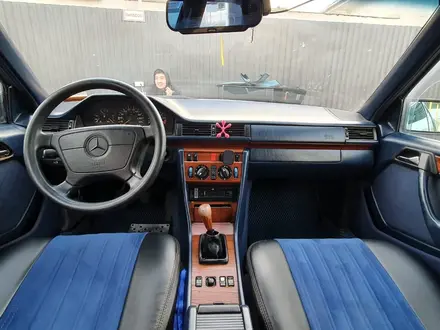 Mercedes-Benz E 220 1995 года за 1 300 000 тг. в Шымкент