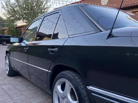 Mercedes-Benz E 220 1994 года за 2 600 000 тг. в Алматы – фото 12