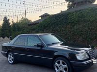 Mercedes-Benz E 220 1994 года за 2 600 000 тг. в Алматы