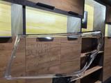 Переднее стекло фары Toyota LC 200 за 14 000 тг. в Уральск