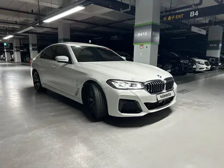 BMW 530 2022 года за 30 500 000 тг. в Алматы – фото 7