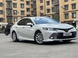 Toyota Camry 2020 года за 12 000 000 тг. в Уральск – фото 2