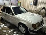 Mercedes-Benz E 200 1990 года за 1 500 000 тг. в Тараз – фото 2