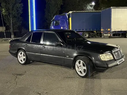 Mercedes-Benz E 320 1990 года за 1 850 000 тг. в Алматы – фото 4