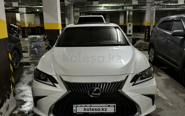 Lexus ES 250 2020 годаfor21 000 000 тг. в Астана