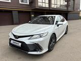Toyota Camry 2021 года за 18 200 000 тг. в Уральск
