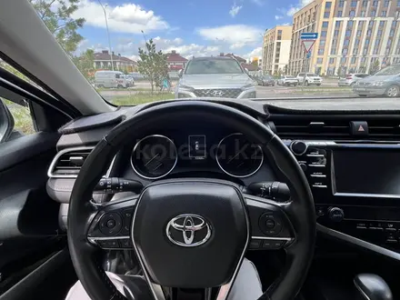 Toyota Camry 2019 года за 12 900 000 тг. в Астана – фото 9