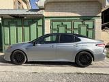 Toyota Camry 2020 года за 9 700 000 тг. в Шымкент – фото 5
