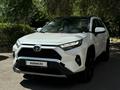 Toyota RAV4 2024 годаfor13 800 000 тг. в Алматы