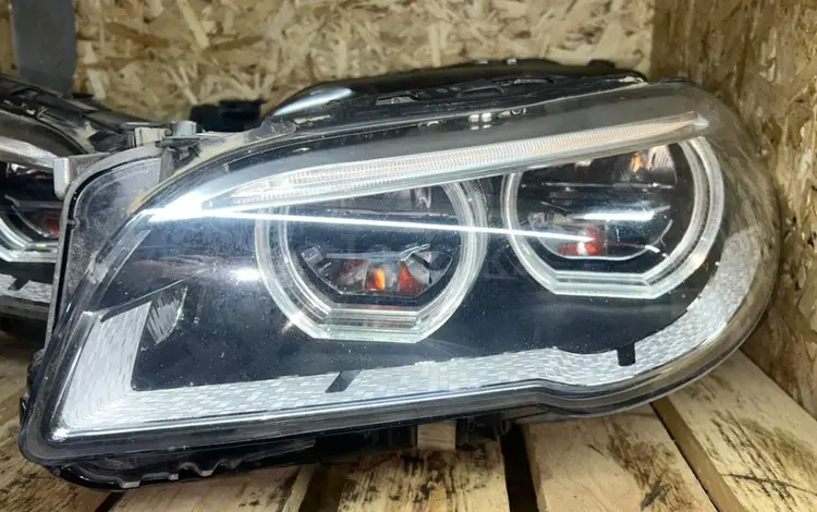 Передняя оптика BMW M5F10 за 850 000 тг. в Алматы