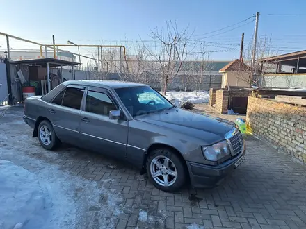 Mercedes-Benz E 220 1992 года за 1 800 000 тг. в Алматы – фото 2