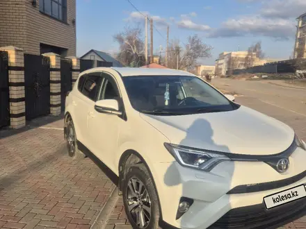 Toyota RAV4 2016 года за 11 000 000 тг. в Кокшетау – фото 2