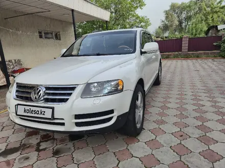 Volkswagen Touareg 2005 года за 6 000 000 тг. в Алматы – фото 2