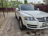 Volkswagen Touareg 2005 года за 6 500 000 тг. в Алматы – фото 4