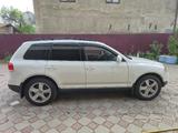 Volkswagen Touareg 2005 года за 6 500 000 тг. в Алматы – фото 5