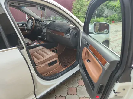 Volkswagen Touareg 2005 года за 6 000 000 тг. в Алматы – фото 10