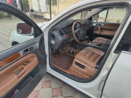 Volkswagen Touareg 2005 года за 6 000 000 тг. в Алматы – фото 11