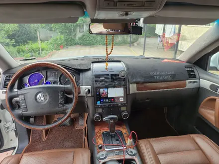Volkswagen Touareg 2005 года за 6 000 000 тг. в Алматы – фото 12