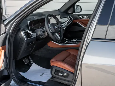 BMW X5 XDrive 40i 2025 года за 75 247 459 тг. в Шымкент – фото 5