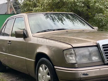 Mercedes-Benz E 260 1991 года за 1 300 000 тг. в Алматы – фото 2