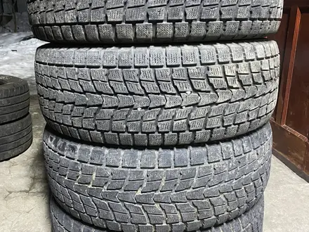Комплект зимние шины 265/70/16 Dunlop Grandtrek sj6. за 85 000 тг. в Алматы