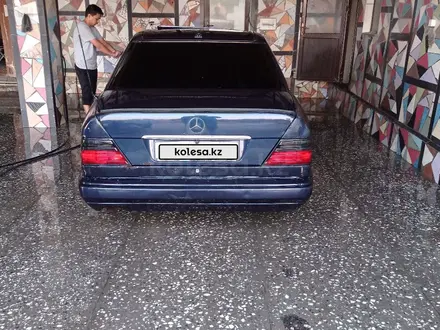 Mercedes-Benz E 220 1994 года за 1 500 000 тг. в Шымкент