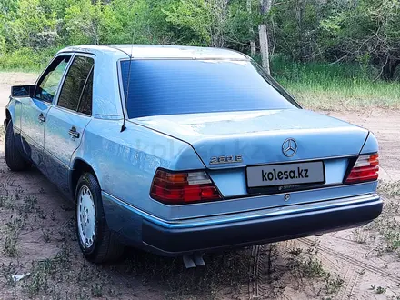 Mercedes-Benz E 260 1993 года за 2 730 000 тг. в Караганда – фото 15