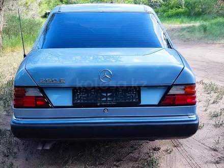 Mercedes-Benz E 260 1993 года за 2 730 000 тг. в Караганда – фото 16