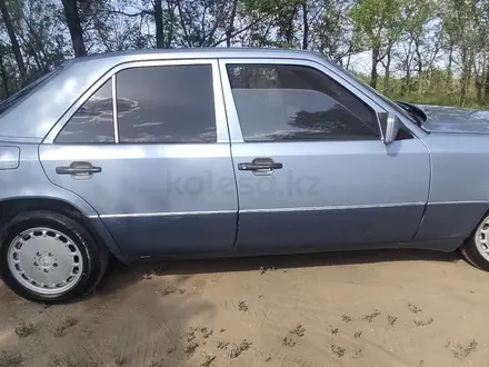 Mercedes-Benz E 260 1993 года за 2 730 000 тг. в Караганда – фото 8