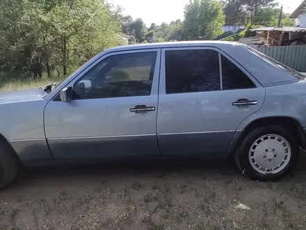 Mercedes-Benz E 260 1993 года за 2 730 000 тг. в Караганда – фото 9