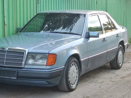 Mercedes-Benz E 260 1993 года за 2 730 000 тг. в Караганда