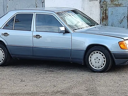 Mercedes-Benz E 260 1993 года за 2 730 000 тг. в Караганда – фото 7