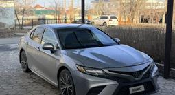 Toyota Camry 2020 года за 7 500 000 тг. в Атырау – фото 2