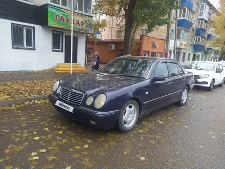 Mercedes-Benz E 320 1998 года за 3 000 000 тг. в Уральск – фото 3