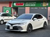 Toyota Camry 2021 года за 15 500 000 тг. в Шымкент