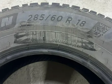 Резину зима с шипами Michelin 285 60 r18 за 500 000 тг. в Караганда – фото 3