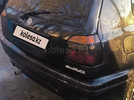 Volkswagen Golf 1996 года за 1 400 000 тг. в Алматы – фото 3