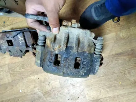Суппорт передний левый за 8 700 тг. в Астана