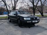 Volkswagen Passat 1994 года за 1 550 000 тг. в Семей