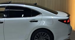 Lexus ES 300h 2013 года за 10 800 000 тг. в Актау – фото 4