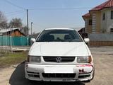 Volkswagen Polo 1996 года за 600 000 тг. в Алматы – фото 4