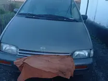 Nissan Prairie, 1994