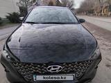 Hyundai Accent 2021 года за 8 200 000 тг. в Караганда