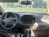 Toyota Camry 2004 годаүшін2 950 000 тг. в Актобе – фото 3